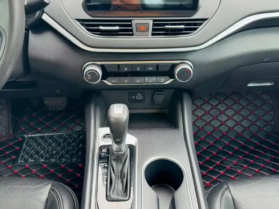 Nissan Altima Teana 2022 2.0L XE Pure Edition 2022 — миниатюра 5