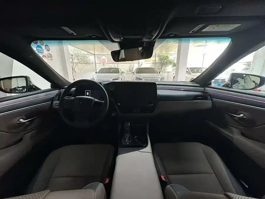 Lexus ES 2025 300h Premium Edition 2025 — миниатюра 2