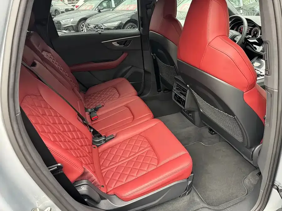Audi SQ7 2024 4.0 TFSI 2024 — миниатюра 2