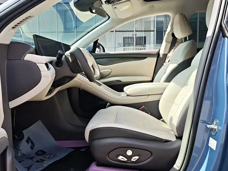 IM Motors LS6 Zhiji LS6 2025 Linglizard Intelligent Driving Edition 2025 — миниатюра 2