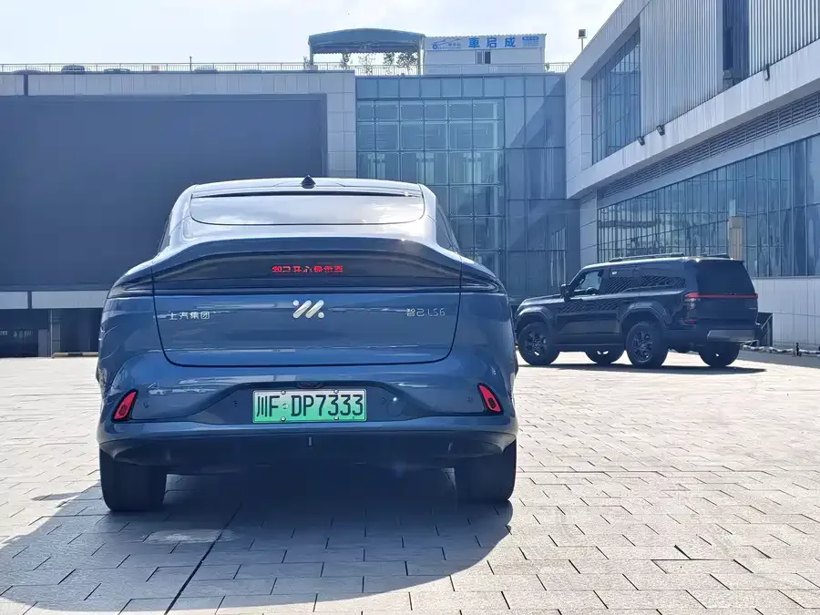 IM Motors LS6 Zhiji LS6 2025 Linglizard Intelligent Driving Edition 2025 — миниатюра 4