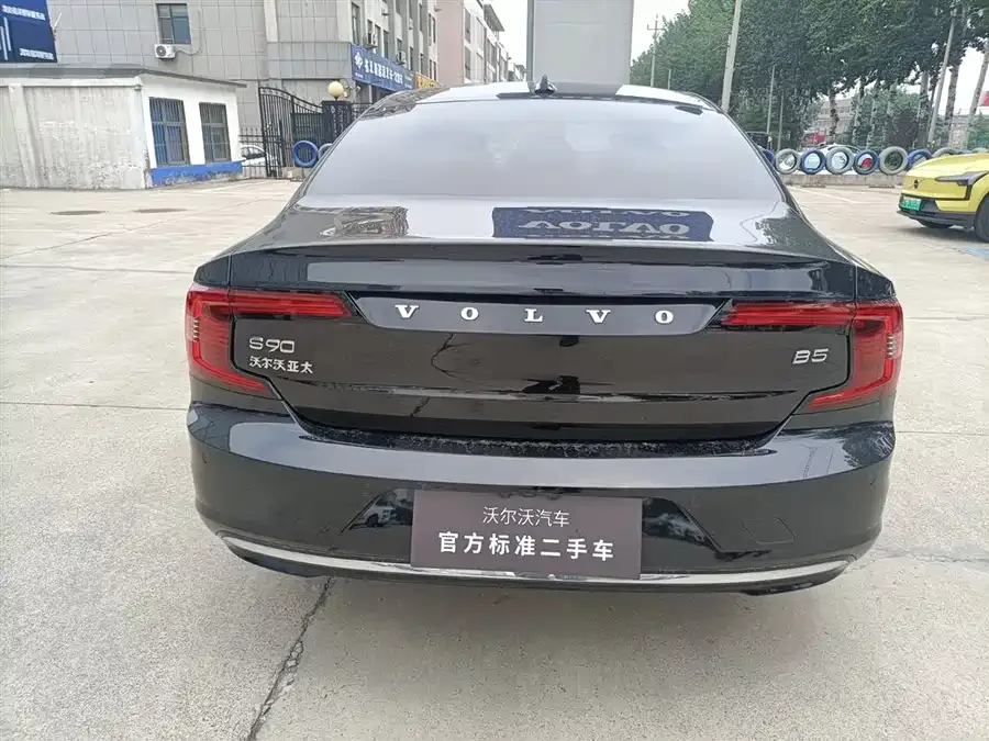 Volvo S90 2025 B5 Smart Luxury Edition 2024 — миниатюра 2