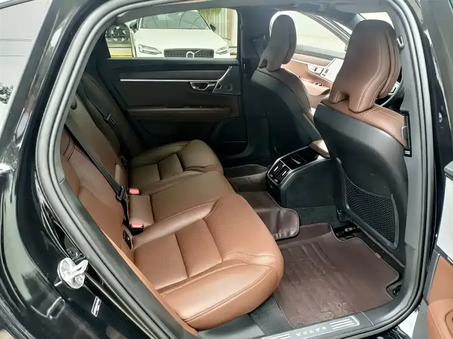 Volvo S90 2025 B5 Smart Luxury Edition 2024 — миниатюра 3