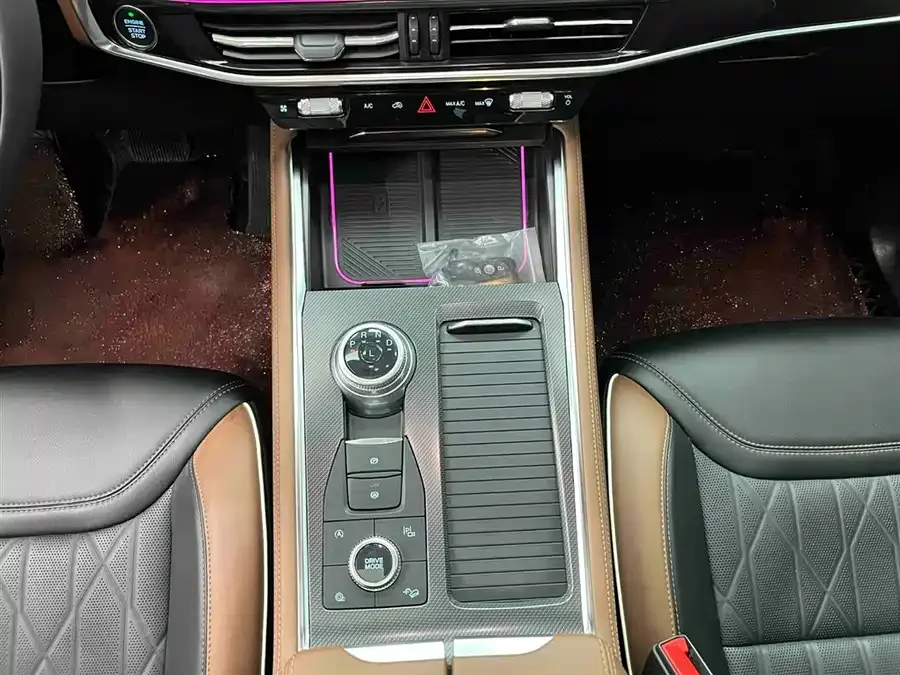 Ford Explorer Explorer 2023 EcoBoost 285 4WD Titanium Edition 6 Seaters 2023 — миниатюра 2