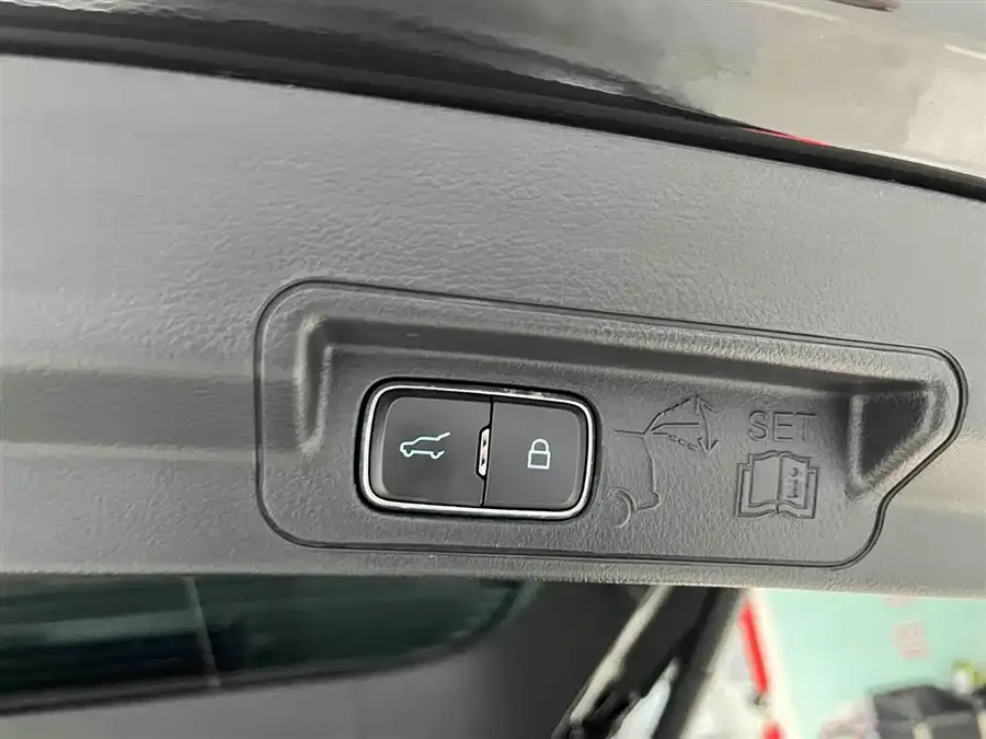 Ford Explorer Explorer 2023 EcoBoost 285 4WD Titanium Edition 6 Seaters 2023 — миниатюра 5