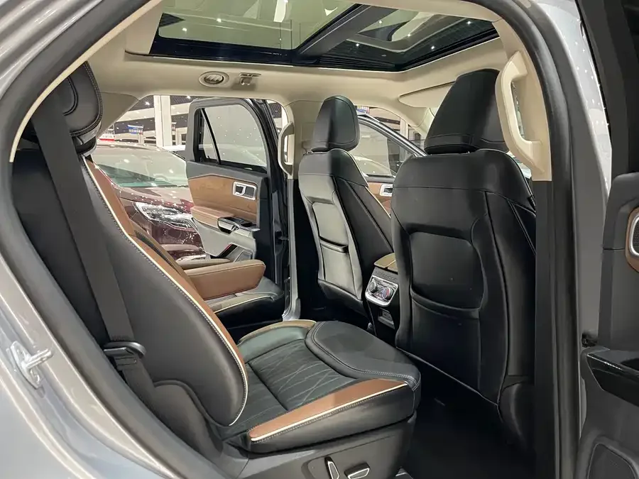 Ford Explorer Explorer 2023 EcoBoost 285 4WD Titanium Edition 6 Seaters 2023 — миниатюра 3