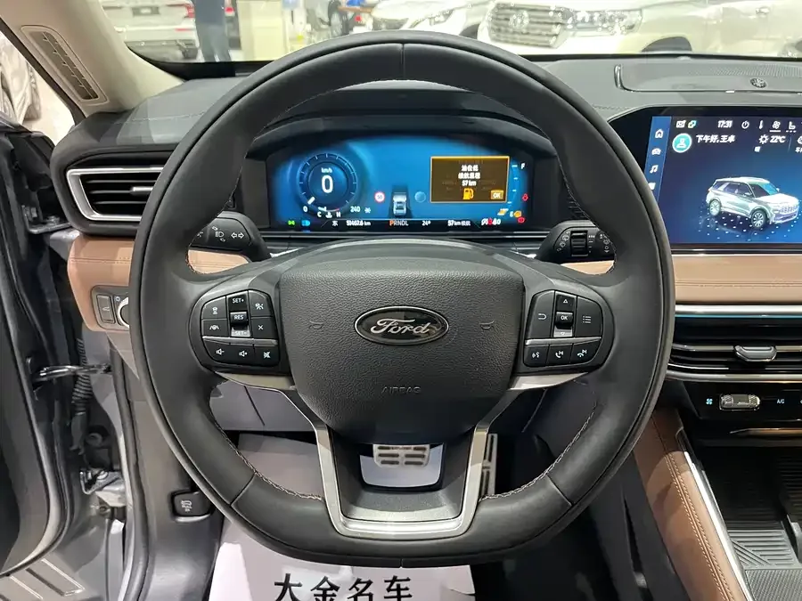 Ford Explorer Explorer 2023 EcoBoost 285 4WD Titanium Edition 6 Seaters 2023 — миниатюра 5