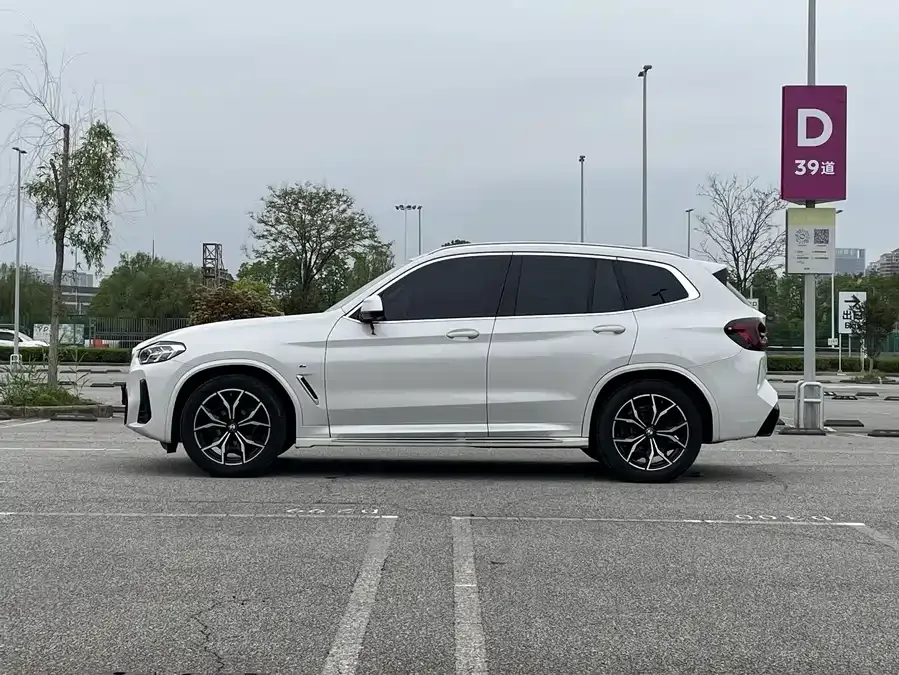 BMW X3 2022 facelift xDrive25i M Sport package 2023 — миниатюра 4