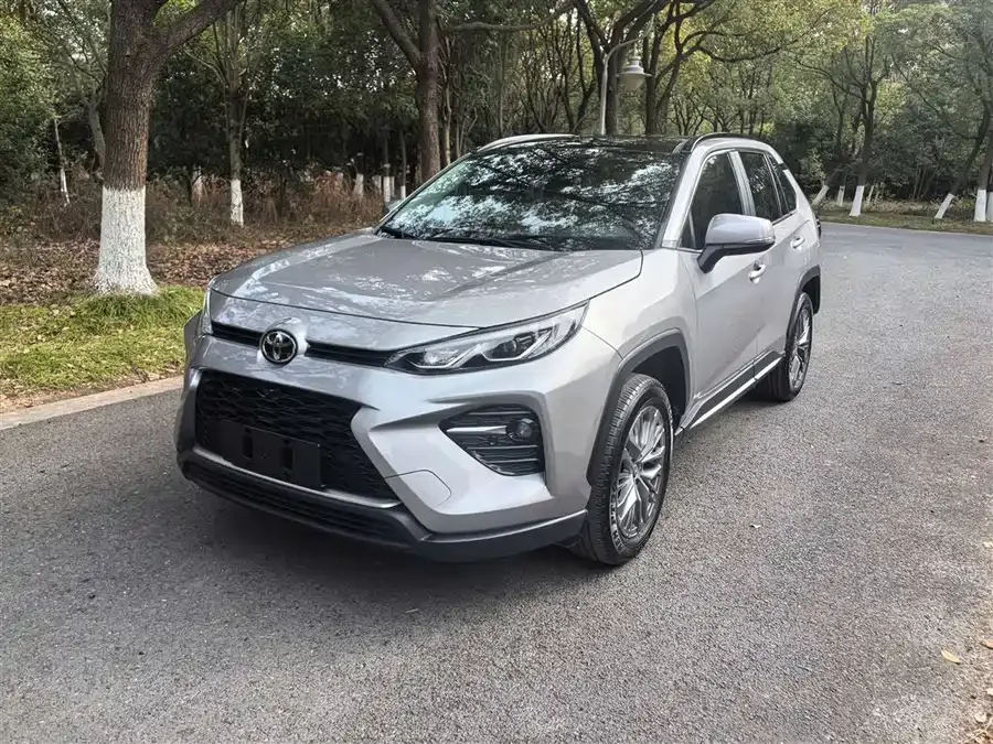 Toyota Wildlander Wildlander 2023 2.0L CVT 2WD Luxury PLUS Edition 2024 — фото 1, купить с доставкой в Москву
