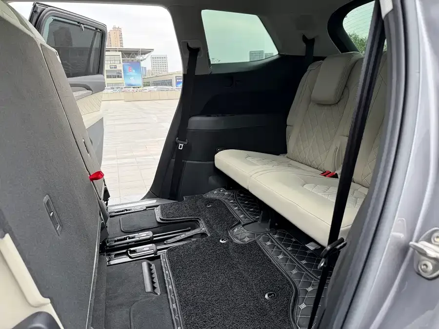 Audi Q6 2023 45 TFSI quattro Qiyun Light Yulin Set 2022 — миниатюра 4