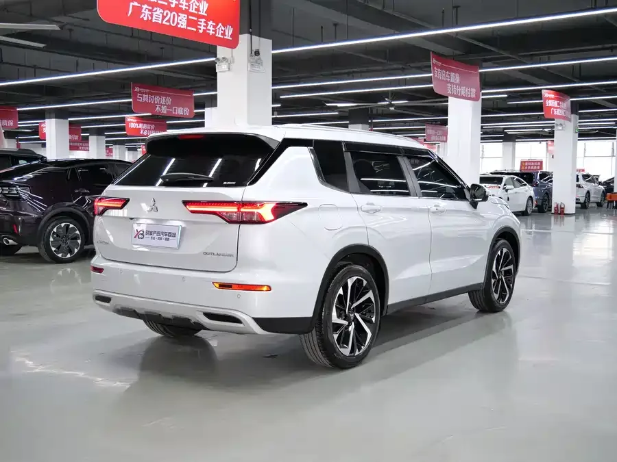Mitsubishi Outlander Outlander 2023 1.5T CVT two-wheel drive premium version with 7 seats 2023 — миниатюра 2
