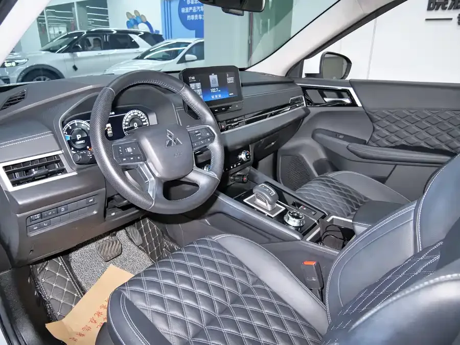 Mitsubishi Outlander Outlander 2023 1.5T CVT two-wheel drive premium version with 7 seats 2023 — миниатюра 3