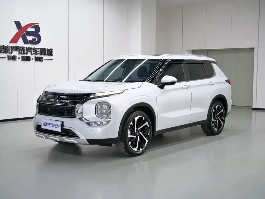 Mitsubishi Outlander Outlander 2023 1.5T CVT two-wheel drive premium version with 7 seats 2023 — фото 1, купить с доставкой в Москву