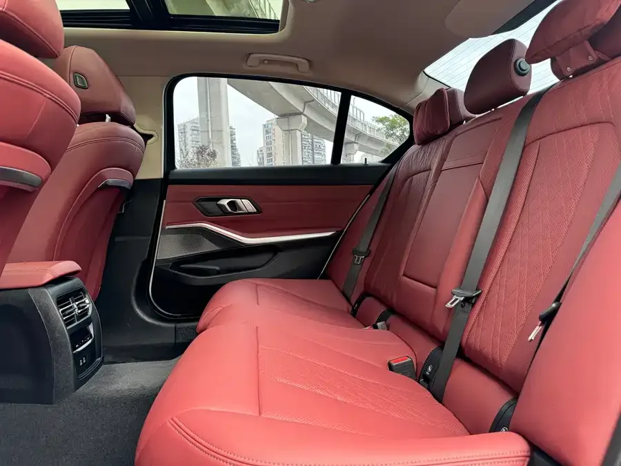 BMW i3 2024 eDrive 40 L Night Edition 2024 — миниатюра 4