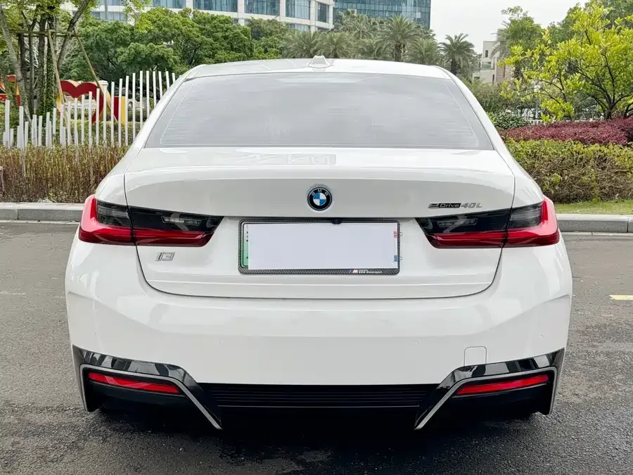 BMW i3 2024 eDrive 40 L Night Edition 2024 — миниатюра 5