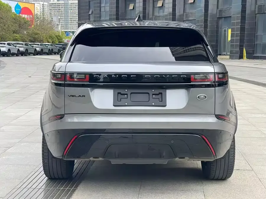 Land Rover Range Rover Velar Range Rover Velar 2022 250PS Glitter Gold Collectors Edition 2022 — миниатюра 2