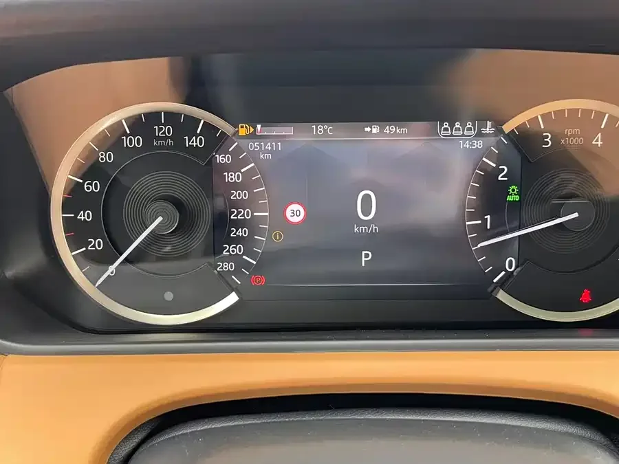 Land Rover Range Rover Velar Range Rover Velar 2022 250PS Glitter Gold Collectors Edition 2022 — миниатюра 5