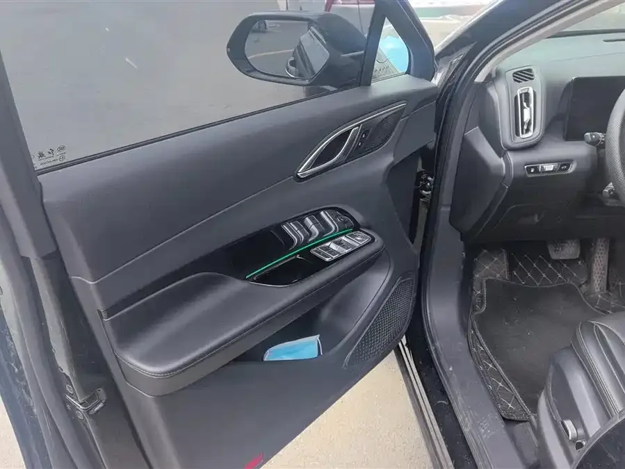 Hongqi HS3 PHEV Hongqi HS3 PHEV 2024 115km Jinwei Edition 2024 — миниатюра 4