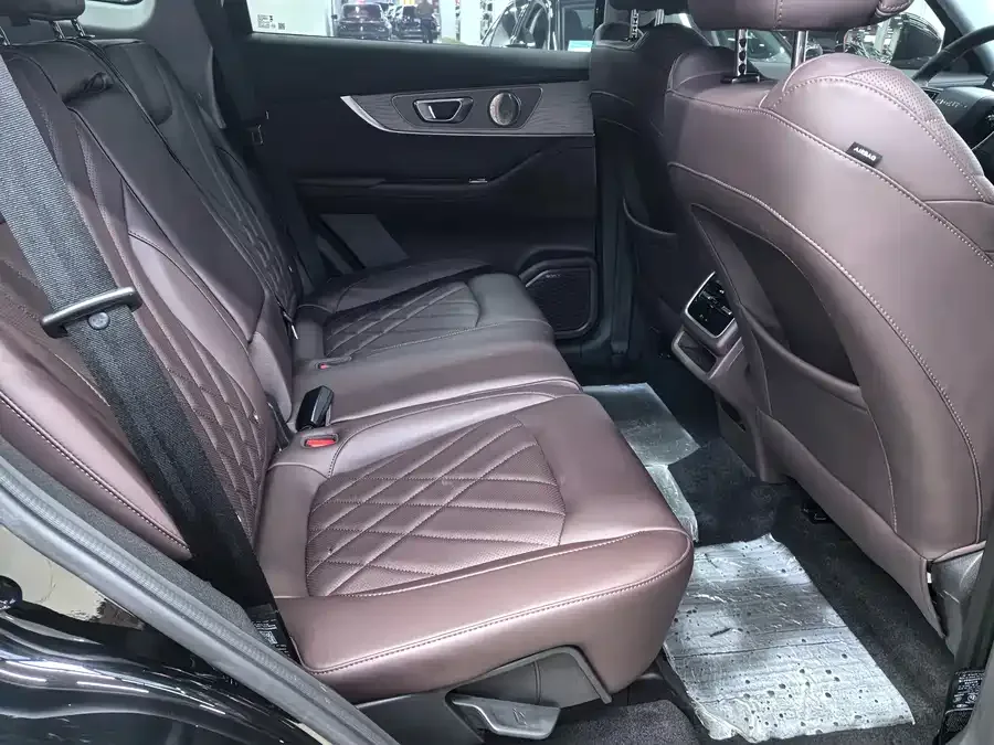Chery Tiggo 8 PRO Tiggo 8 PRO 2024 Champion Edition 390T 2WD Peak Edition 5 Seaters 2025 — миниатюра 4