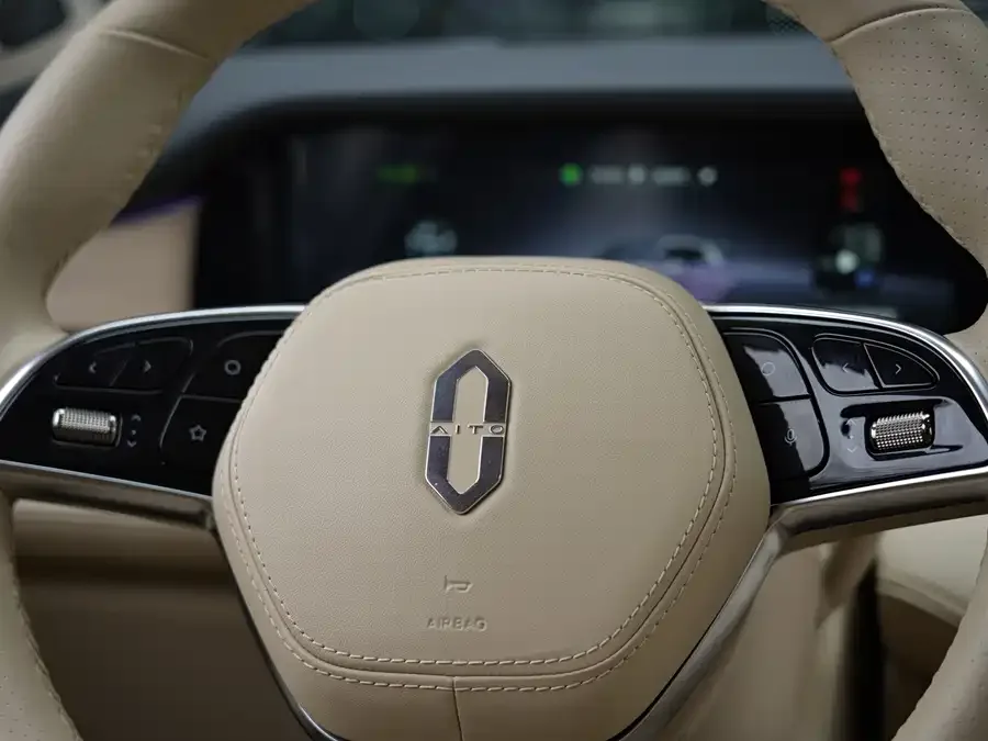 AITO M5 M5 2025 Extended Range Ultra 4WD Edition 2025 — миниатюра 4