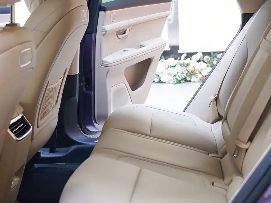 AITO M5 M5 2025 Extended Range Ultra 4WD Edition 2025 — миниатюра 2