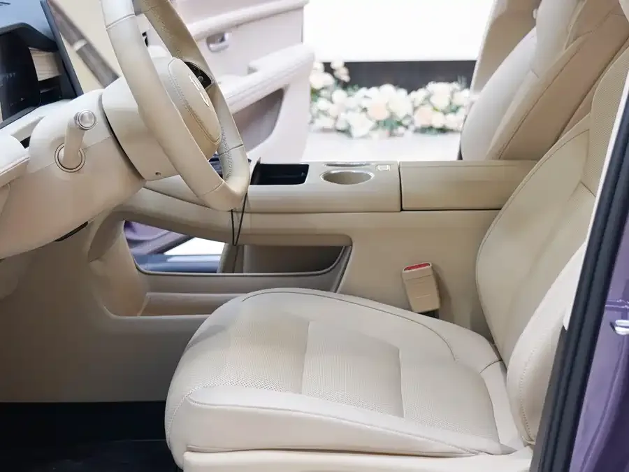 AITO M5 M5 2025 Extended Range Ultra 4WD Edition 2025 — миниатюра 4
