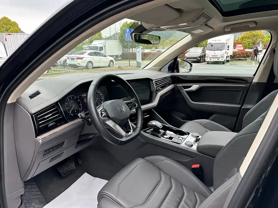 Volkswagen Touareg Touareg 2022 3.0TSI Ruixiang Edition Obsidian Sports Package 2022 — миниатюра 2