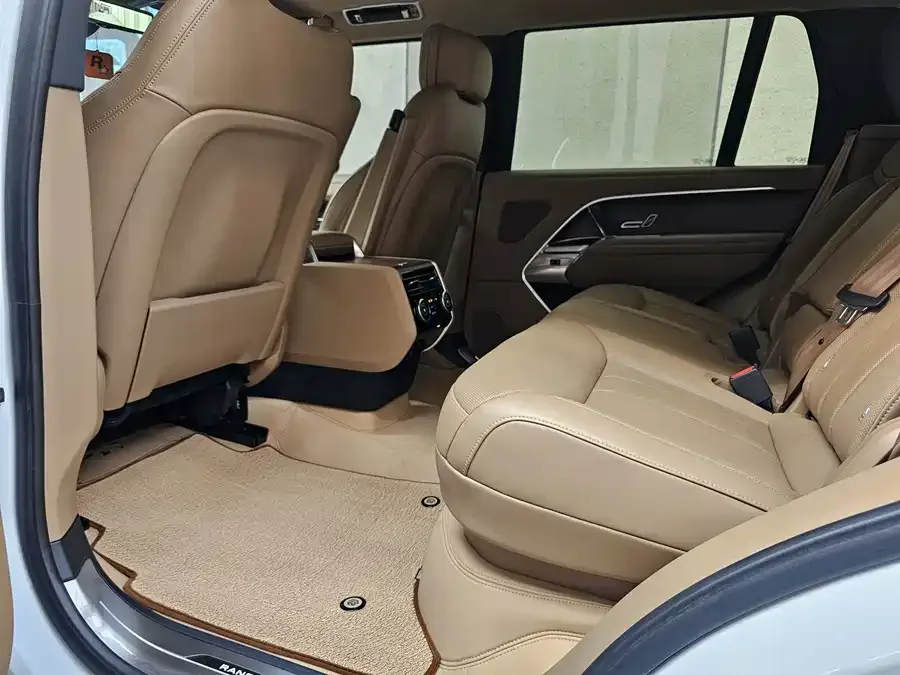Land Rover Range Rover Range Rover 2025 3.0 L6 400PS Grand Edition 2025 — миниатюра 3