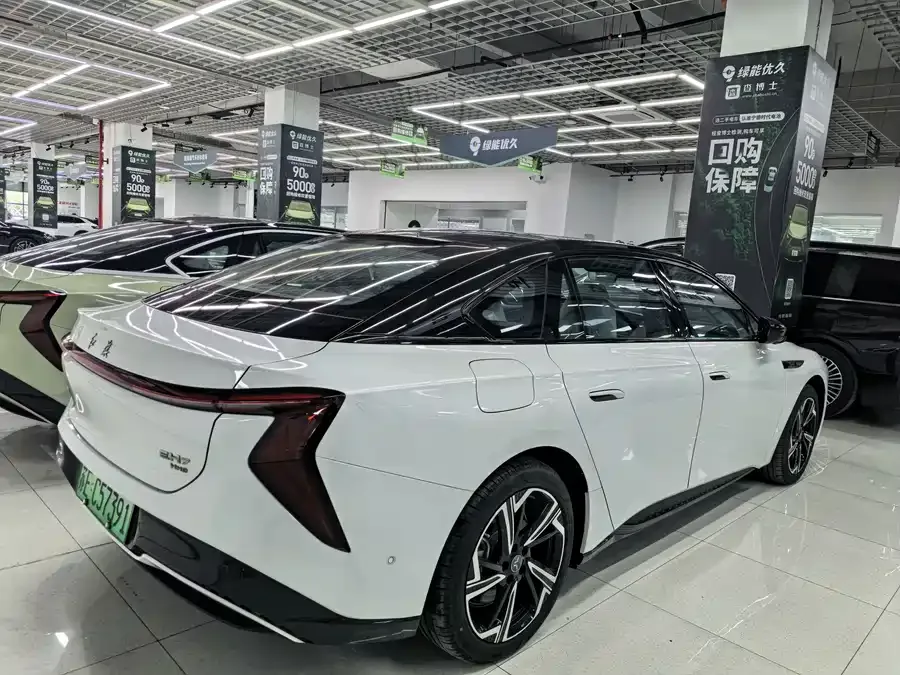 Hongqi EH7 Hongqi EH7 2024 760 Pro+ 4WD Honor Edition 2024 — миниатюра 2