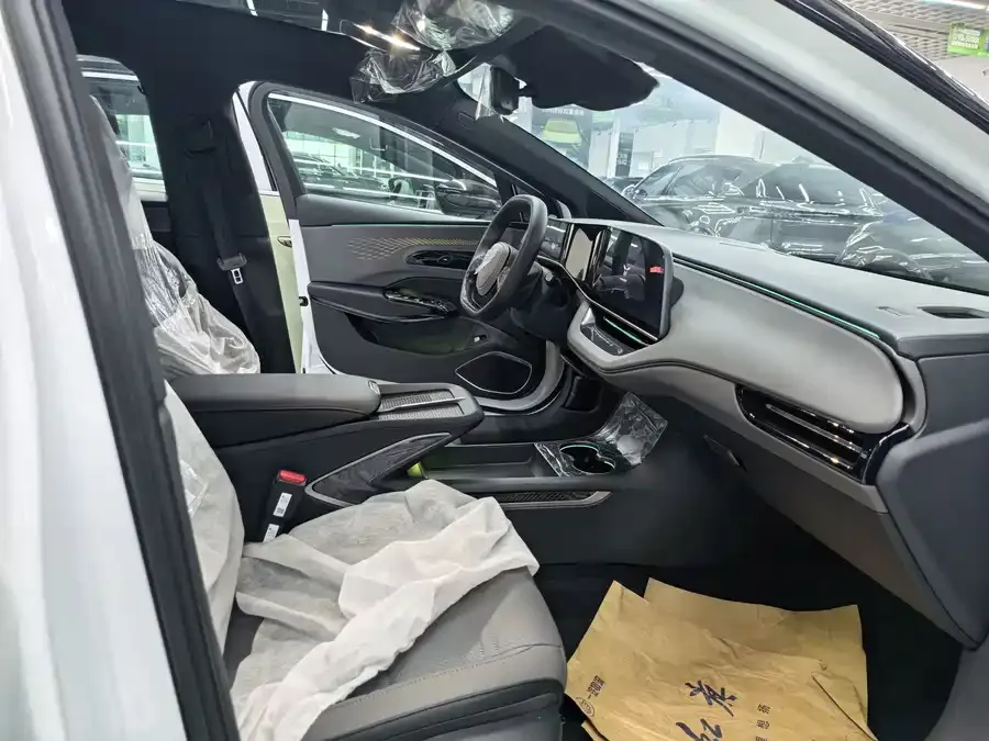 Hongqi EH7 Hongqi EH7 2024 760 Pro+ 4WD Honor Edition 2024 — миниатюра 3