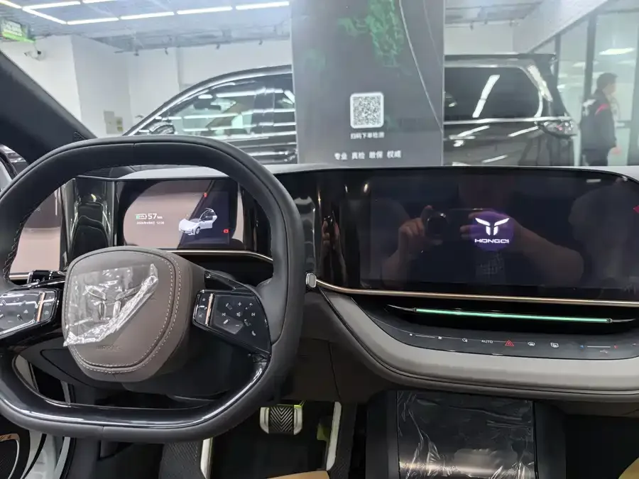 Hongqi EH7 Hongqi EH7 2024 760 Pro+ 4WD Honor Edition 2024 — миниатюра 4