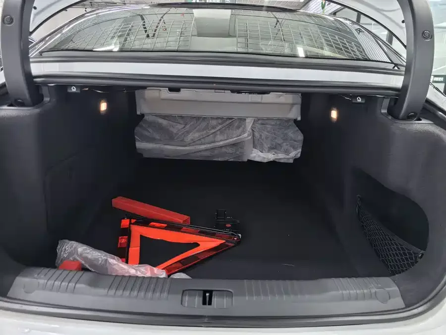 Hongqi EH7 Hongqi EH7 2024 760 Pro+ 4WD Honor Edition 2024 — миниатюра 5