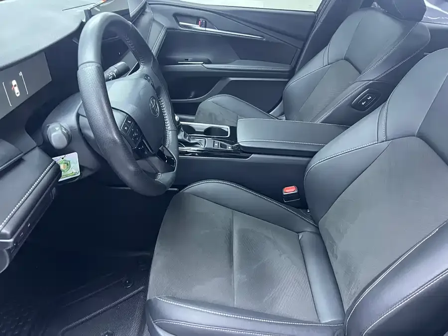 Toyota Camry Camry 2024 Hybrid 2.0HS Sports Edition 2025 — миниатюра 2