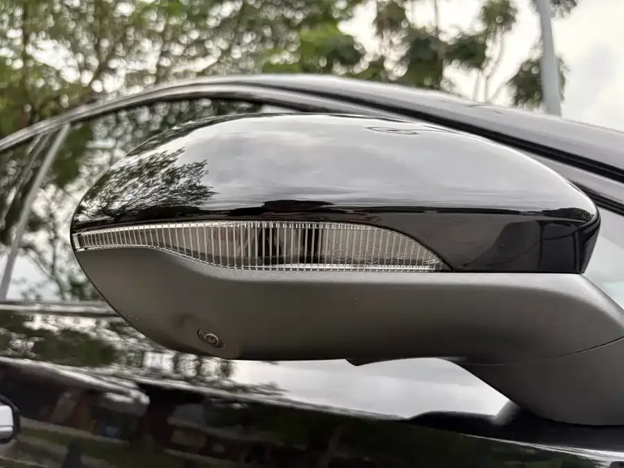 Hongqi H5 Hongqi H5 2025 2.0T Automatic Shadow 2 Millionth Commemorative Edition 2026 — миниатюра 2