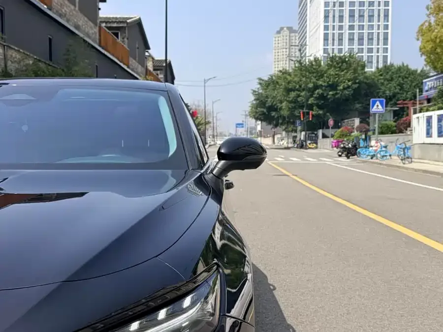 Hongqi H5 Hongqi H5 2025 2.0T Automatic Shadow 2 Millionth Commemorative Edition 2025 — миниатюра 2