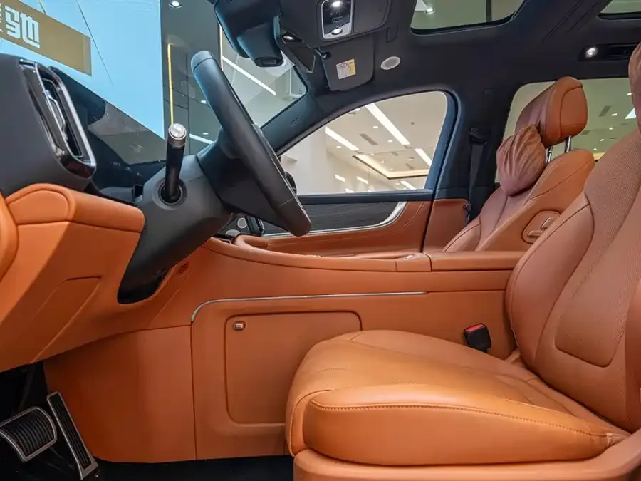AITO M9 M9 2024 Extended Range Ultra Edition 42kWh 6-seater Edition 2024 — миниатюра 2