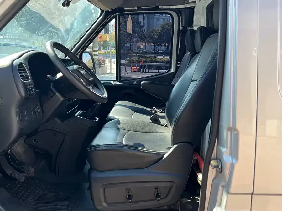 Jiangling special Teshun 2021 2.8T Space King Taurus Long Axis Medium High Roof Rear Single Tire 3-Seater Diesel National VI JX493 2022 — миниатюра 5