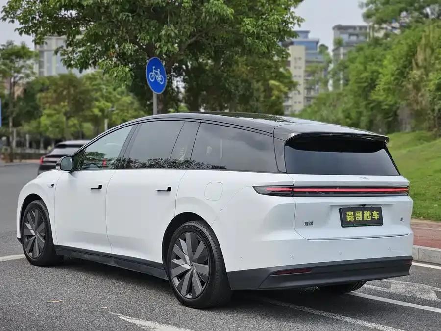 Li Ideal i8 Ideal i8 2025 Standard Edition 2025 — миниатюра 2