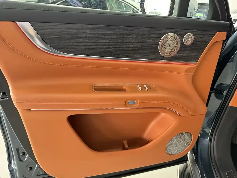 AITO M9 M9 2024 Extended Range Ultra Edition 42kWh 6-seater Edition 2024 — миниатюра 3