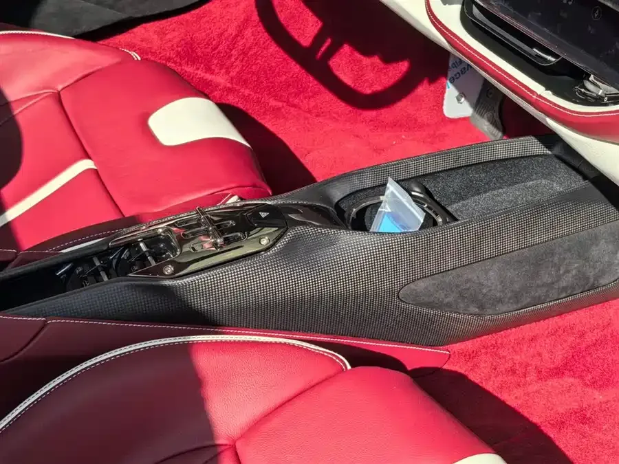 Ferrari SF90 Spider SF90 2021 3.9T V8 Spider 2023 — миниатюра 4