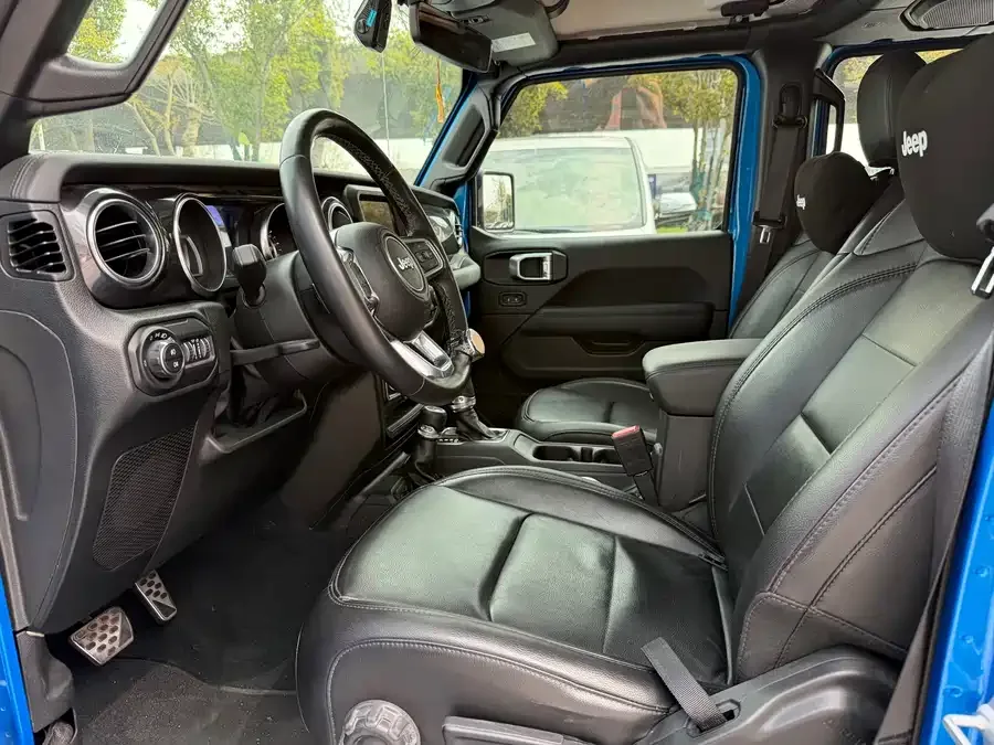 Jeep Wrangler Wrangler 2022 2.0T Highland Four-Door Edition 2023 — миниатюра 3