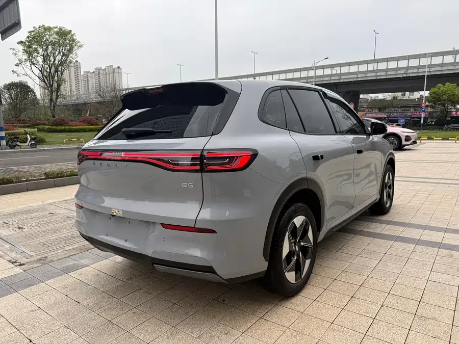 Geely Galaxy E5 Galaxy E5 2024 530km Long Range Edition 2025 — миниатюра 4