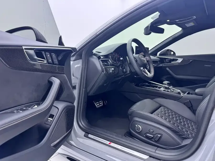 Audi RS 5 2023 RS 5 2.9T Sportback Dark Gold Edition 2023 — миниатюра 2
