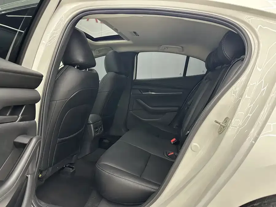 Mazda Axela Mazda3 Angkesela 2022 1.5L automatic quality version 2022 — миниатюра 2