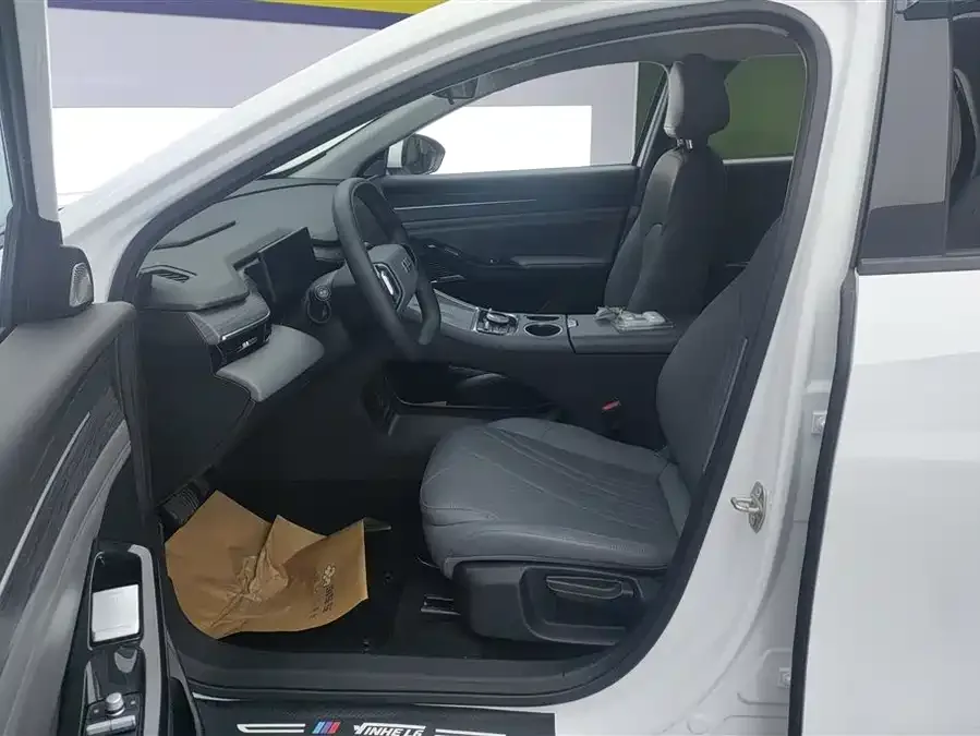 Geely Galaxy L6 Galaxy L6 2025 EM-i 140km Long-Range Edition 2025 — миниатюра 3