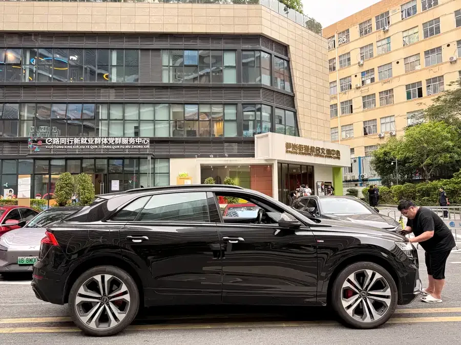 Audi Q8 2024 55 TFSI Premium Dynamic Edition 2024 — миниатюра 3