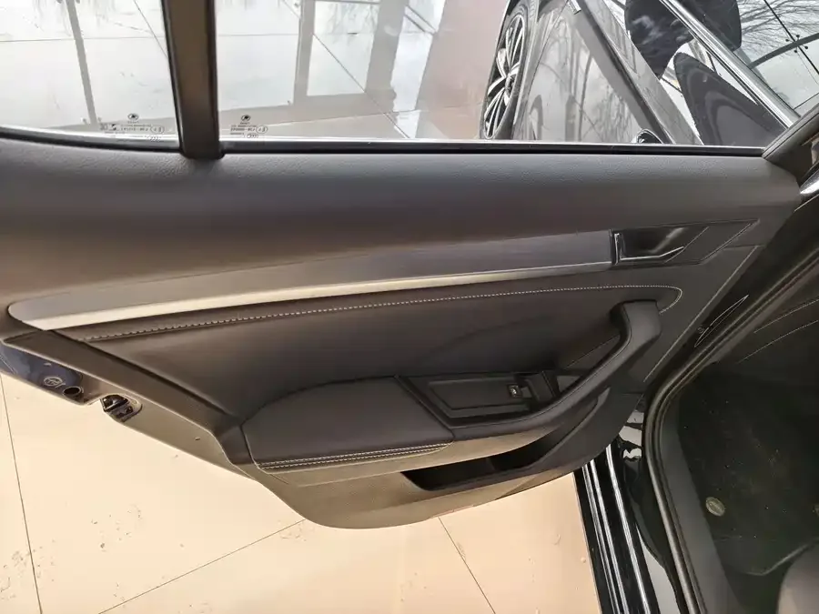 Skoda SuperB Superb 2023 facelifted TSI280 DSG exclusive version 2024 — миниатюра 4
