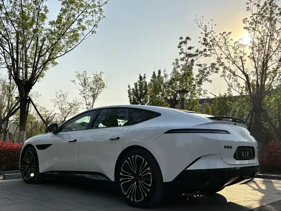 Avatr 12 Avita 12 2025 Ultra electric version with four-wheel drive 2025 — миниатюра 4