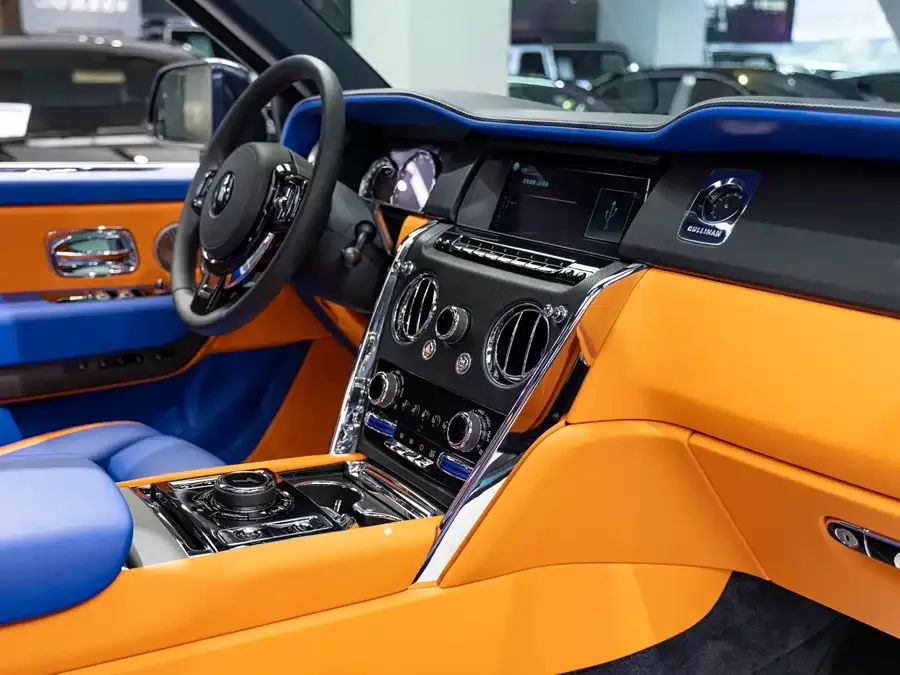 Rolls-Royce Cullinan Cullinan 2018 five-seat version 2022 — миниатюра 3