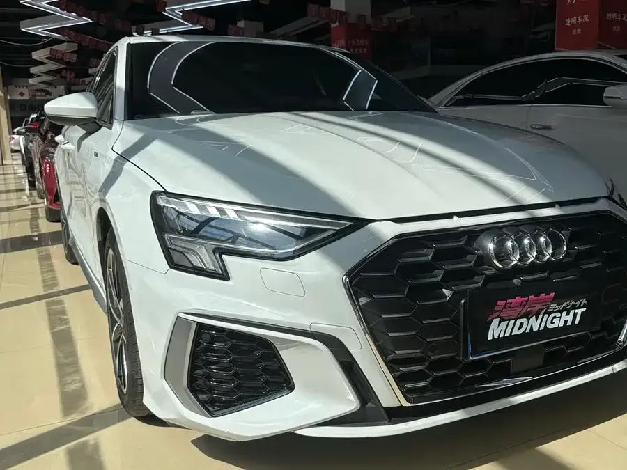Audi A3 2021 Sportback 35 TFSI Enterprising and Elegant Model 2022 — миниатюра 3